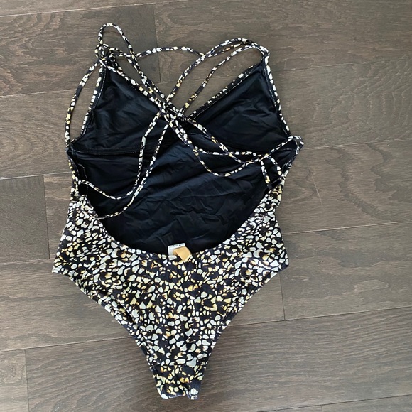 One piece swim suit - Picture 2 of 4